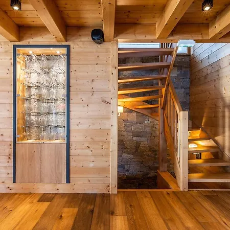 Chalet Abachi - By Emerald